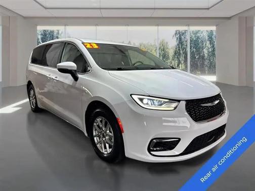 Bright White Clearcoat 2023 Chrysler Pacifica Touring L