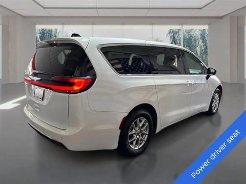 Bright White Clearcoat 2023 Chrysler Pacifica Touring L