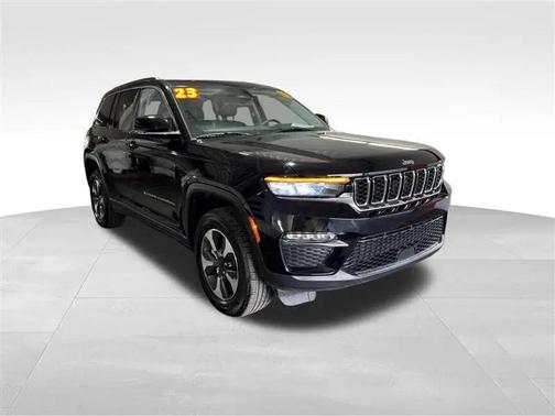 Diamond Black Crystal Pearlcoat 2023 Jeep Grand Cherokee 4xe Base