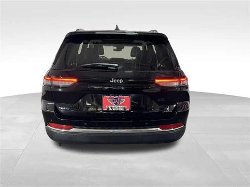 Diamond Black Crystal Pearlcoat 2023 Jeep Grand Cherokee 4xe Base