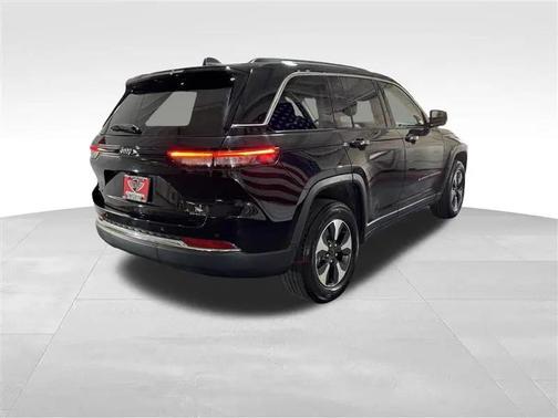 Diamond Black Crystal Pearlcoat 2023 Jeep Grand Cherokee 4xe Base