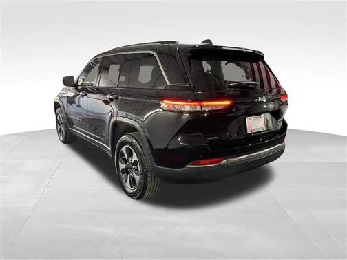 Diamond Black Crystal Pearlcoat 2023 Jeep Grand Cherokee 4xe Base