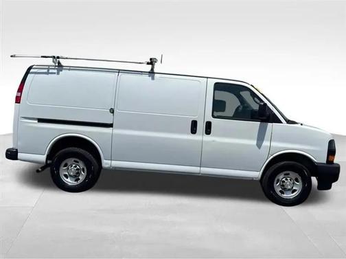 Summit White 2020 Chevrolet Express 3500 RWD 3500 Regular Wheelbase WT