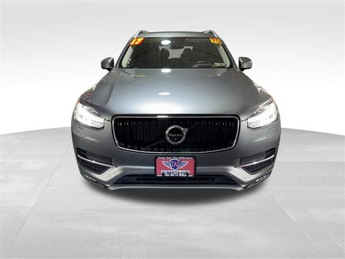 2017 Volvo XC90 T6 Momentum