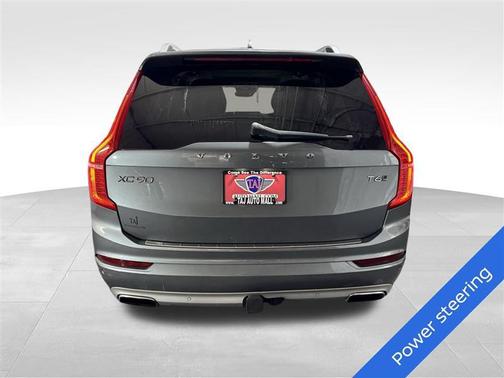 2017 Volvo XC90 T6 Momentum