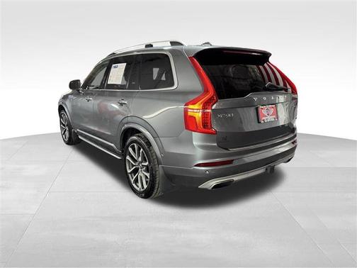2017 Volvo XC90 T6 Momentum