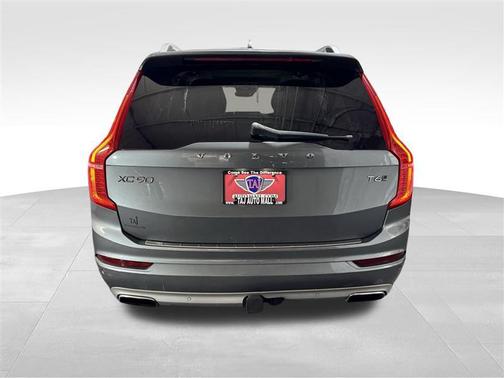 2017 Volvo XC90 T6 Momentum