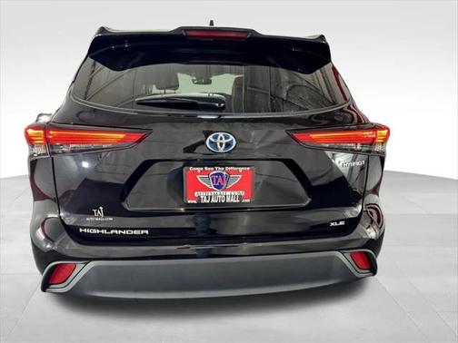2022 Toyota Highlander Hybrid XLE