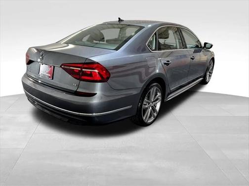 2017 Volkswagen Passat 1.8T R-Line w/Comfort