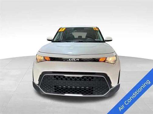 Snow White Pearl 2023 Kia Soul LX