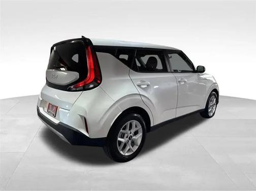 Snow White Pearl 2023 Kia Soul LX