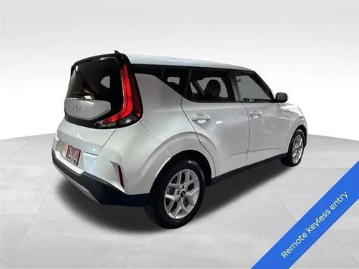 Snow White Pearl 2023 Kia Soul LX