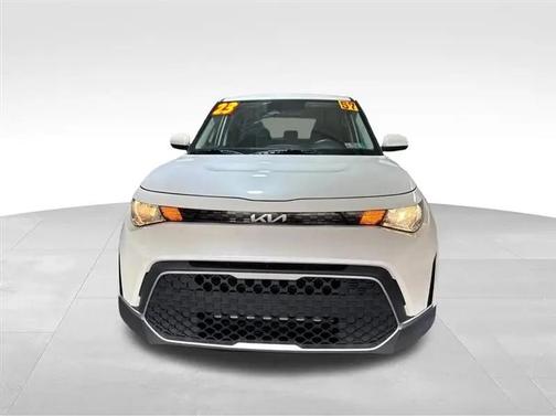Snow White Pearl 2023 Kia Soul LX