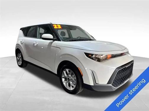 Snow White Pearl 2023 Kia Soul LX