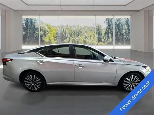 Brilliant Silver Metallic 2023 Nissan Altima 2.5 SV