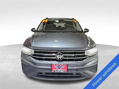 Platinum Gray Metallic 2024 Volkswagen Tiguan 2.0T SE