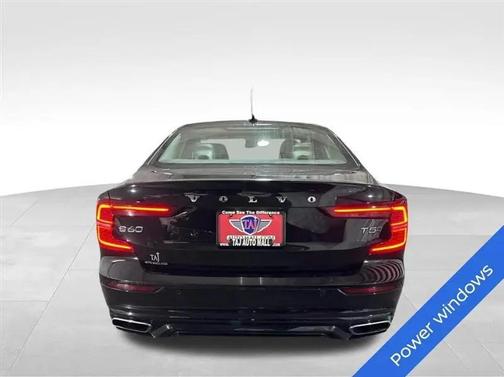 2021 Volvo S60 T5 Momentum