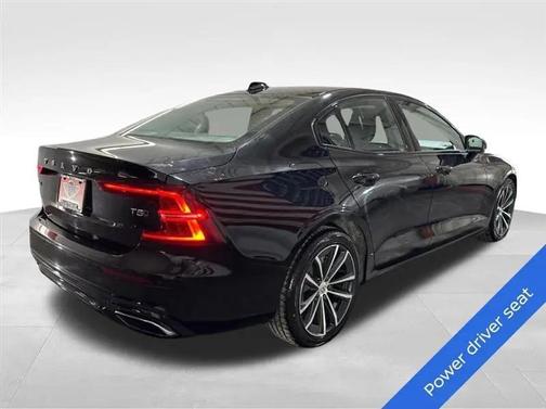 2021 Volvo S60 T5 Momentum