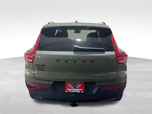 Sage Green Metallic 2024 Volvo XC40 B5 Core Dark Theme