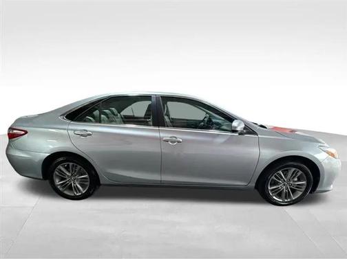 Celestial Silver Metallic 2017 Toyota Camry SE