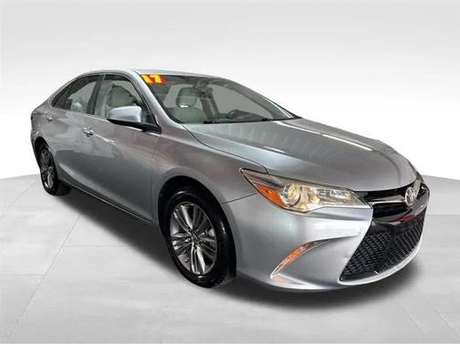 Celestial Silver Metallic 2017 Toyota Camry SE