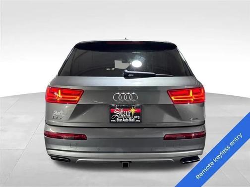 Graphite Gray Metallic 2017 Audi Q7 2.0T Premium