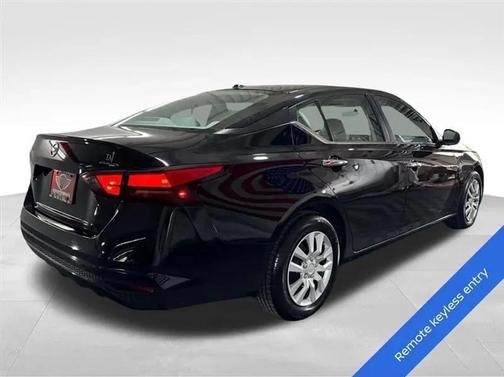 Super Black 2020 Nissan Altima S FWD