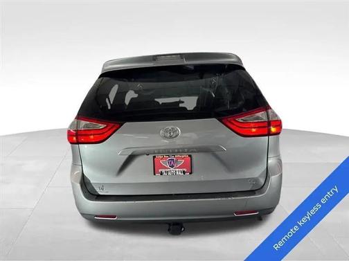 2017 Toyota Sienna LE