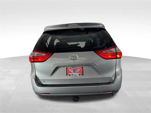 2017 Toyota Sienna LE