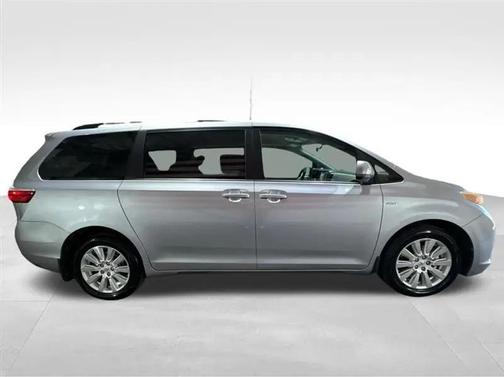 2017 Toyota Sienna LE