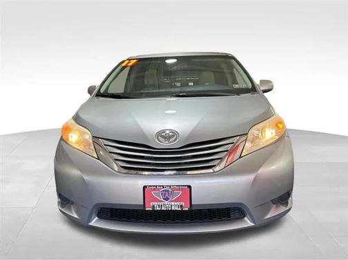 2017 Toyota Sienna LE