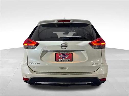 Pearl White Tricoat 2019 Nissan Rogue SV