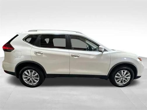 Pearl White Tricoat 2019 Nissan Rogue SV