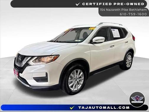 Pearl White Tricoat 2019 Nissan Rogue SV