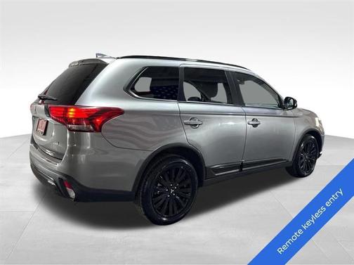 2020 Mitsubishi Outlander SE