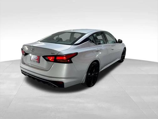 2021 Nissan Altima SR FWD