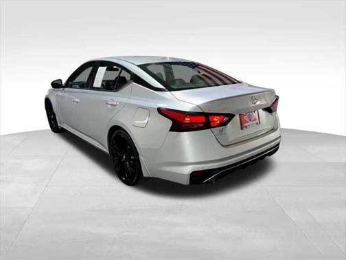2021 Nissan Altima SR FWD