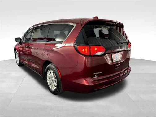 2020 Chrysler Voyager LX