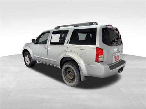 2012 Nissan Pathfinder LE