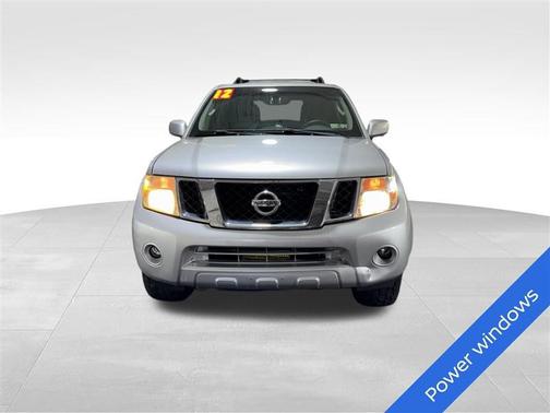 2012 Nissan Pathfinder LE