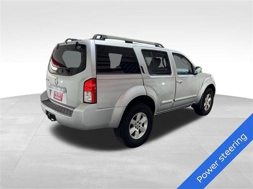 2012 Nissan Pathfinder LE