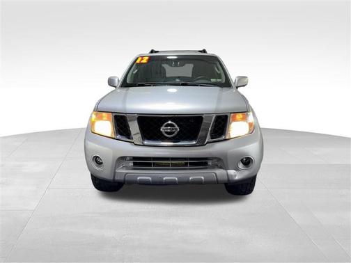 2012 Nissan Pathfinder LE