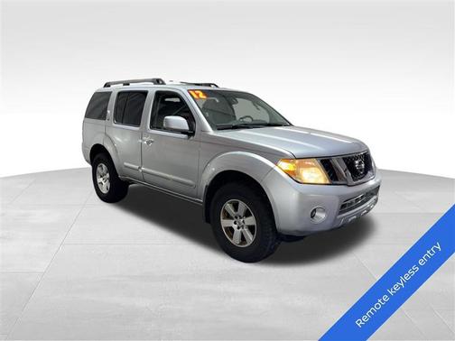 2012 Nissan Pathfinder LE
