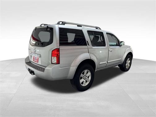 2012 Nissan Pathfinder LE