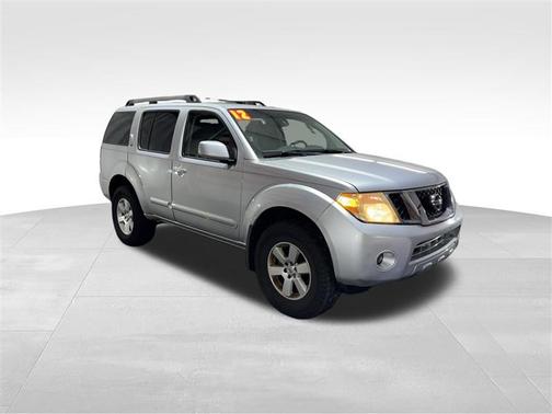 2012 Nissan Pathfinder LE