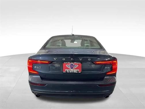Denim Blue Metallic 2019 Volvo S60 T5 Momentum