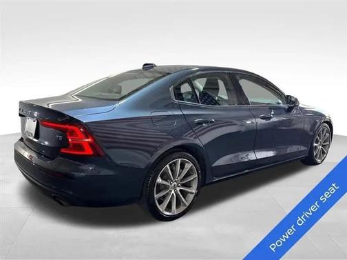 Denim Blue Metallic 2019 Volvo S60 T5 Momentum