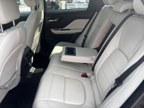 2017 Jaguar F-PACE 20d Prestige