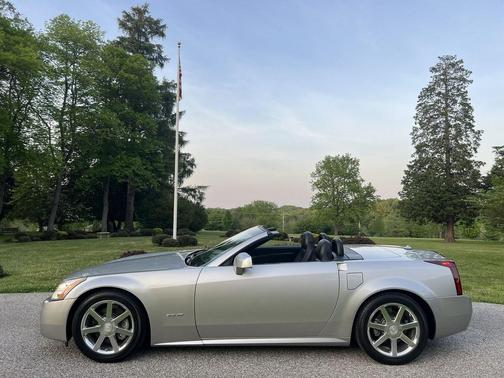 Light Platinum 2004 Cadillac XLR Base