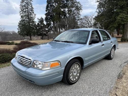 2004 Ford Crown Victoria Base